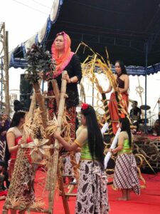 111016-yenny-wahid-3