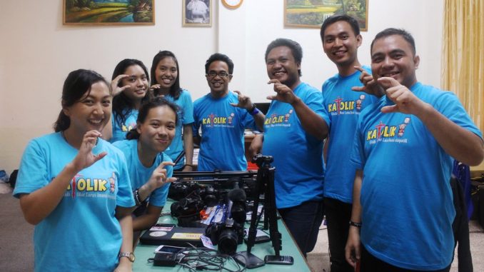 Kru pubdok IYD Manado 2016 bersama Markom IYD. Dok. Pubdok