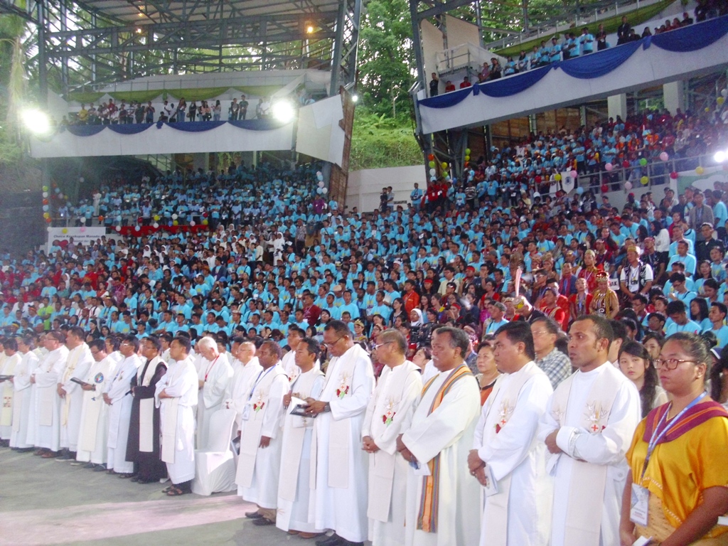 Para Pastor dan peserta IYD saat perayaan ekaristi. Dok. Lexie Kalesaran