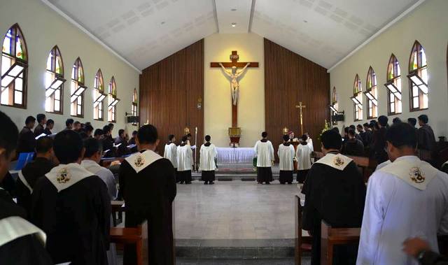 Misa Pemberkatan Kapel Biara Regina Apostolorum. (Br Antonius Mungsi OCarm)