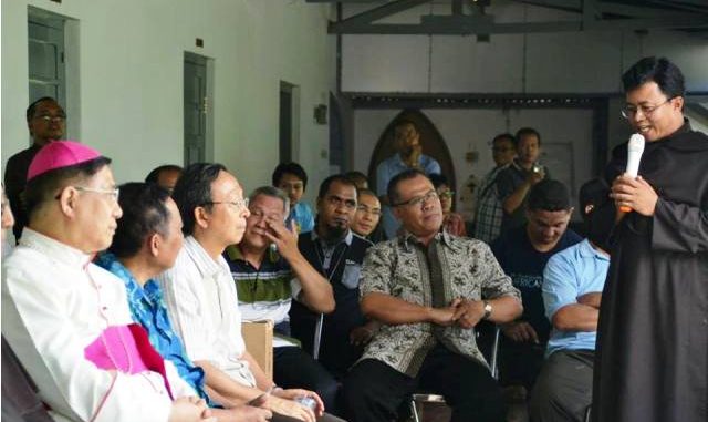 Provinsial Ordo Karmel Indonesia Romo Ignasius Budiono OCarm sedang memberikan sambutan. (Br Antonius Mungsi OCarm)