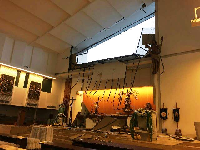 gereja-sanmare-dinding-roboh