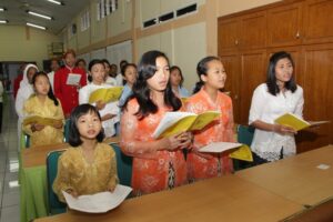 Kor Panti Asuhan St Yusup mengiringi Misa Pembukaan Pertemuan Nasional FMKI X (Foto: HIDUP/Yanuari Marwanto)