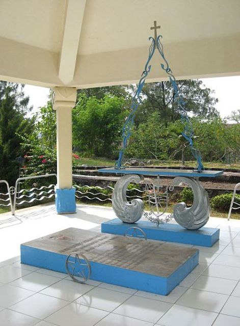 Makam Mgr Albertus Soegijapranata di TMP Giri Tunggal Semarang, Jawa Tengah. (Sumber Foto: wikipedia.org)