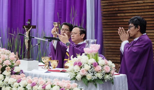 Saat konsekrasi. (Dok. Jo Hanapi).
