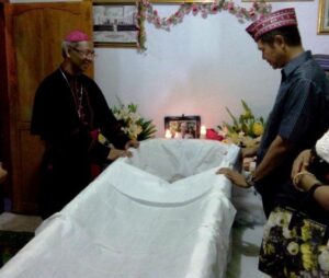 Ibu Mgr Paskalis Bruno Syukur sebelum dimakamkan.Dok Pribadi