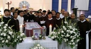 para frater di dekat jenazah kolegia mereka Frater Angelus CSE-dok.CSE