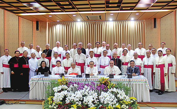 Para uskup Indonesia saat pembukaan Sidang Tahun KWI tahun lalu. Hadir pula Kardinal Julius Riyadi Darmaatmadja SJ, Nunsius Apostolik untuk Indonesia Mgr Antonio Guido Filipazzi, Administrator Diosesan Keuskupan Agung Semarang Romo F. X. Sukendar Wignyosumarta, Dirjen Bimas Katolik Eusabius Binsasi, dan Ketua PGI Pendeta Henriette T. Hutabarat-Lebang (Foto: HIDUP/Yanuari Marwanto)